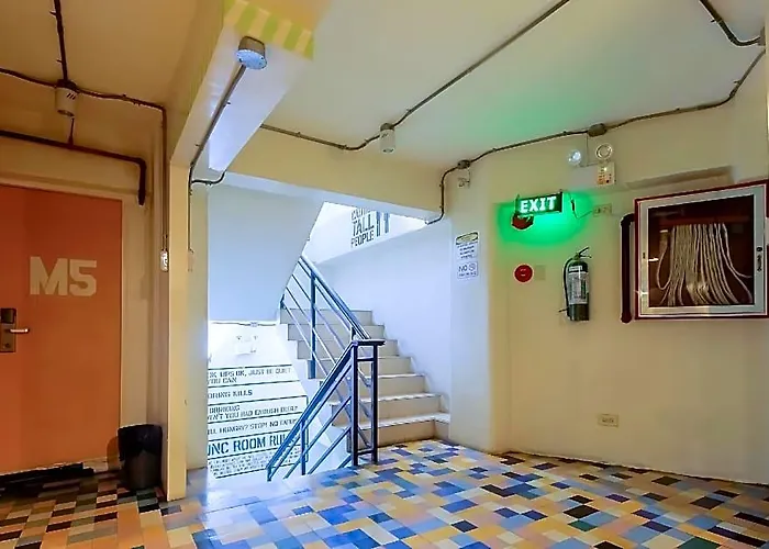 Junction Hostel, Poblacion Makati Avenue,