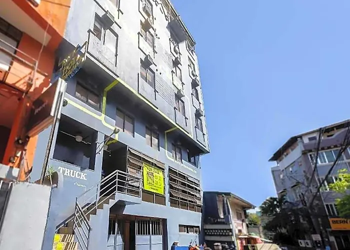 Junction Hostel, Poblacion Makati Avenue, Hotel 3*
