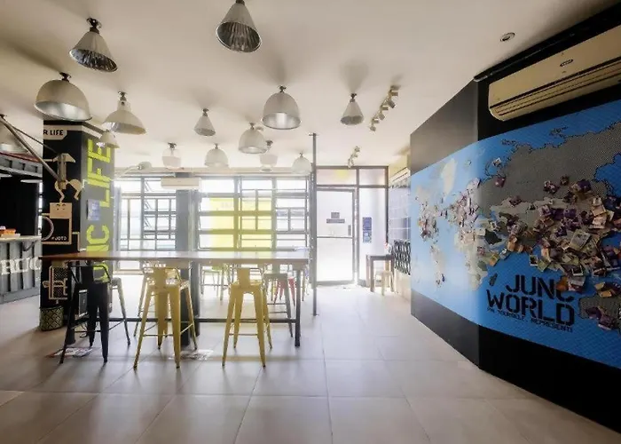 Junction Hostel, Poblacion Makati Avenue, Hotel