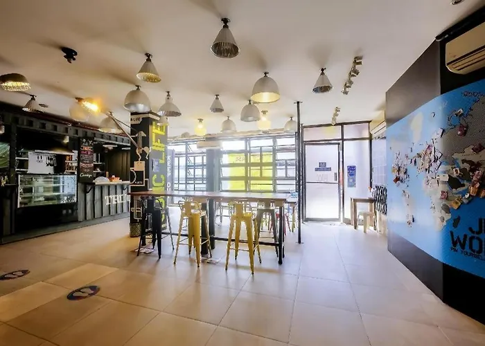 Hotel Junction Hostel, Poblacion Makati Avenue, Manila