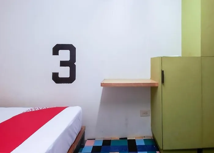 Junction Hostel, Poblacion Makati Avenue, 3*